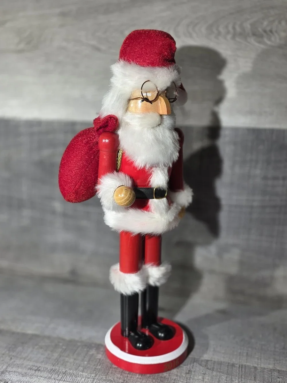 14” Wooden Santa Nutcracker With Bag Of Presents And Glasses Christmas b326